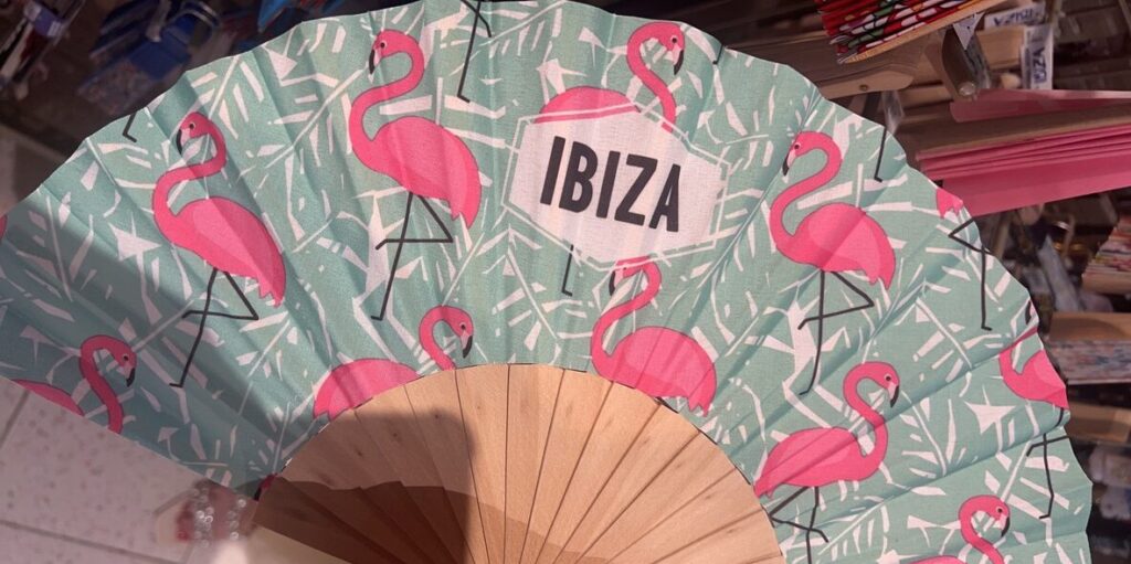 IBIZAロゴ入りの扇子