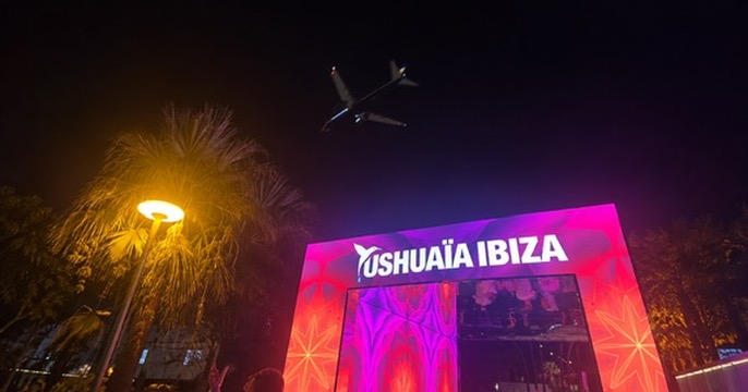 Ushuaïa Ibiza in Playa d’en Bossa with a plane flying overhead